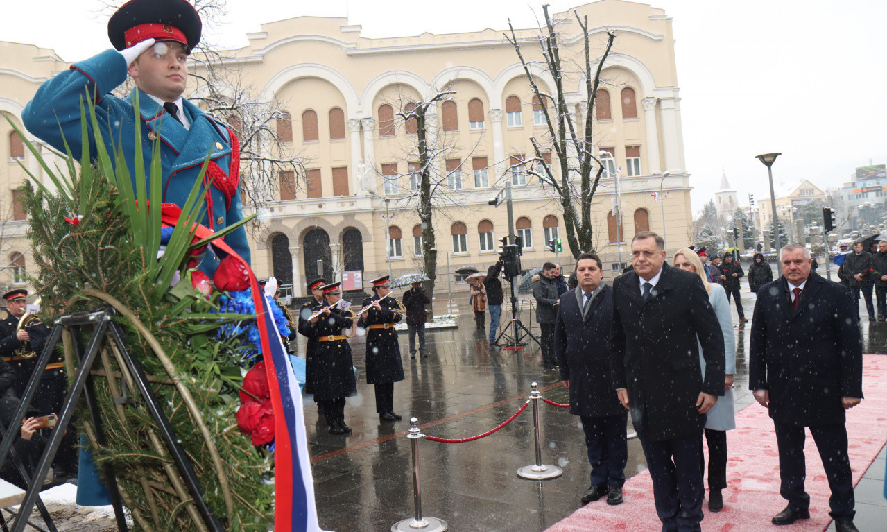 Danas je DAN REPUBLIKE SRPSKE: Zvaničnici će POLOŽITI VENCE, a evo kad počinje SVEČANI DEFILE u Banjaluci