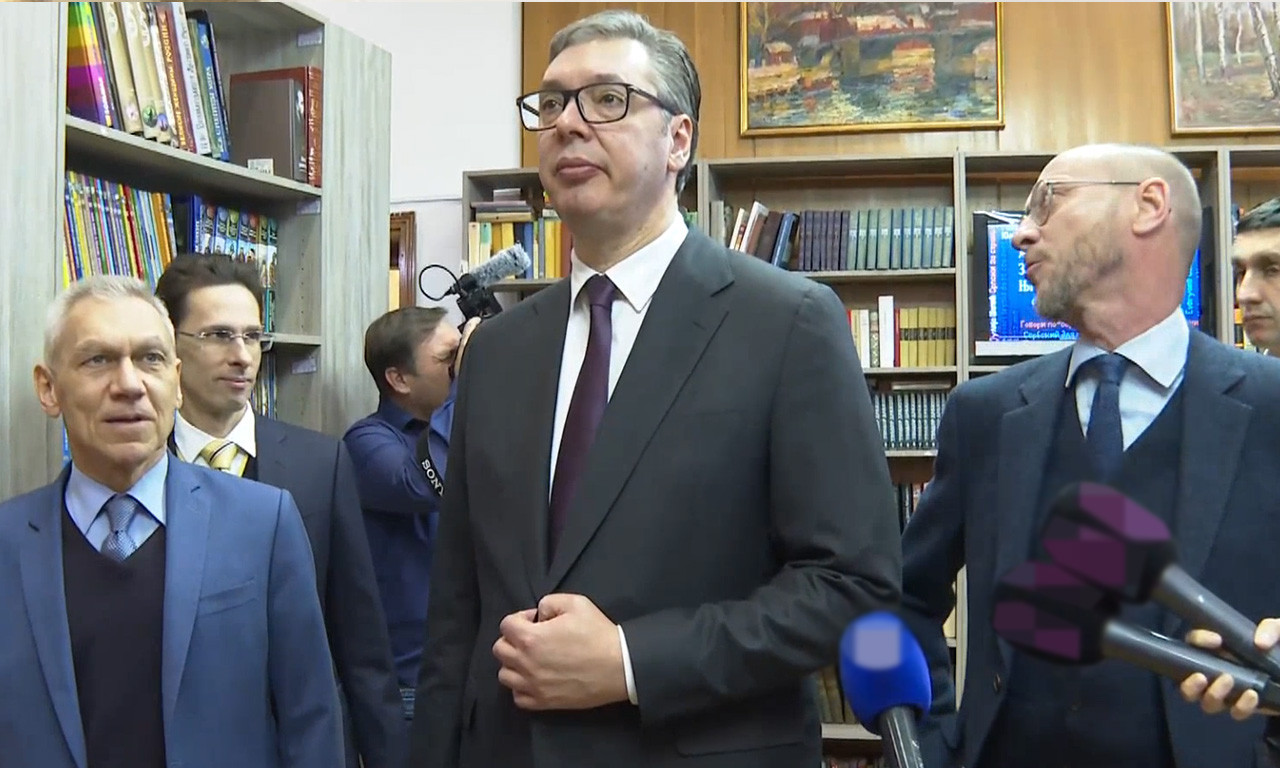 VUČIĆ u RUSKOM DOMU: Predsedniku uručena članska karta BIBLIOTEKE, a evo šta je rekao o proslavi DANA REPUBLIKE SRPSKE