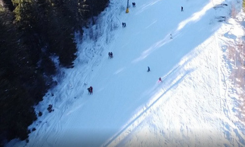 TRAGEDIJA U POZNATOM SKIJALIŠTU: Muškarac ispao iz ski-lifta i poginuo!