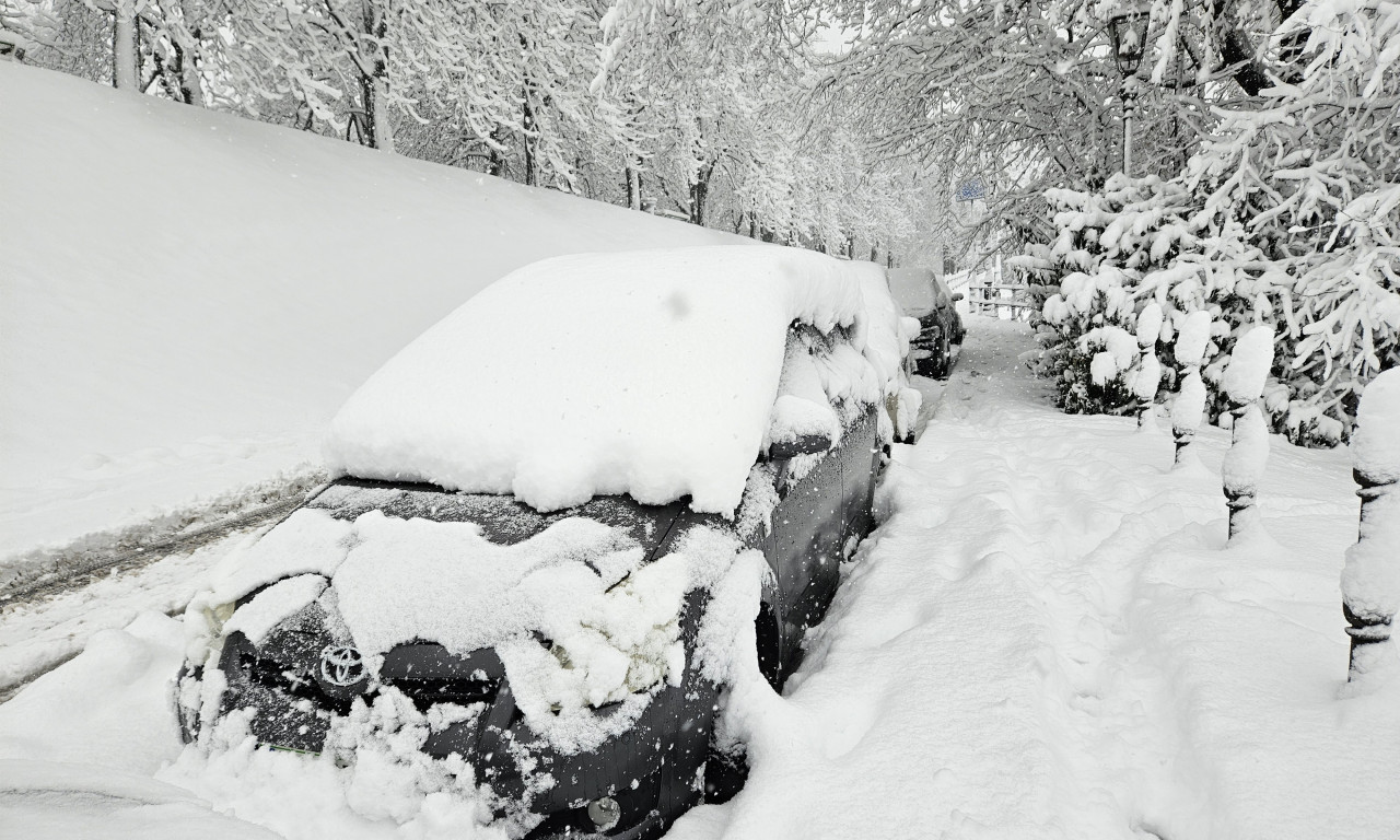 SNEG nam ZAVEJAO KOMŠIJE! U Sloveniji  do 45 centimetara snežnog pokrivača