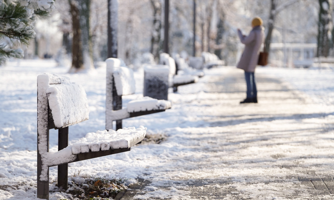 OVOG JUTRA SMRZAVANJE! Temperature i do -12, SNEG I LEDENA KIŠA pozivaju na oprez!