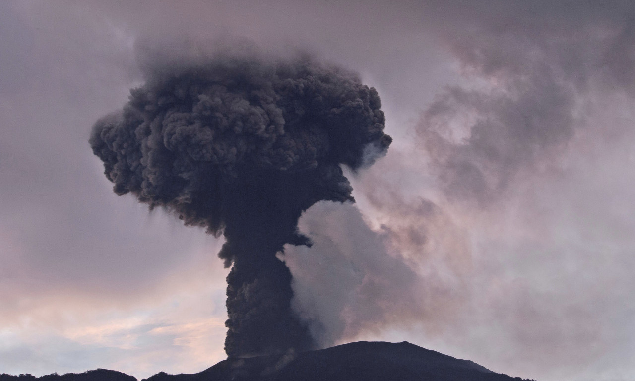 Indonezija: Erupcija vulkana Ruang, nivo uzbune podignut na najviši nivo