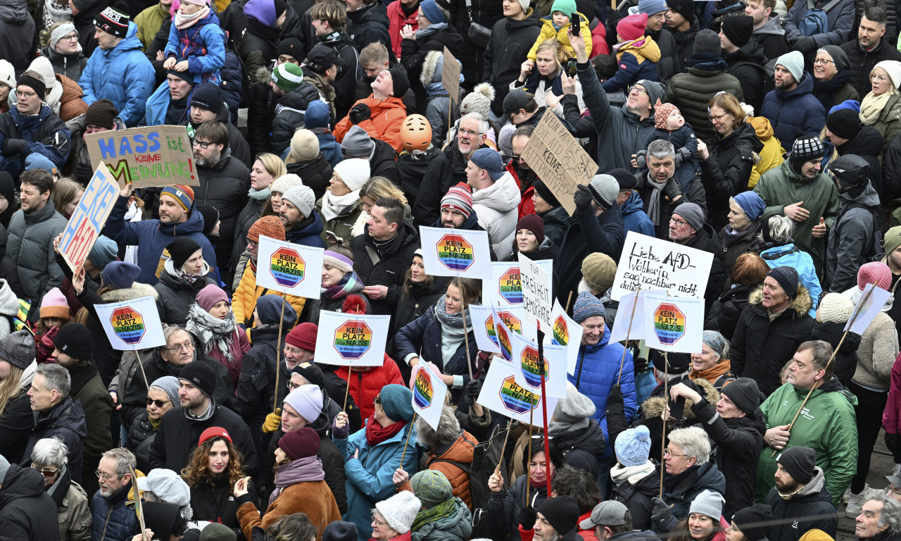 U Nemačkoj PROTESTI protiv desničarskog ekstremizma! U Minhenu IZAŠLO više od 250.000 LJUDI, a skup prekinut zbog gužve