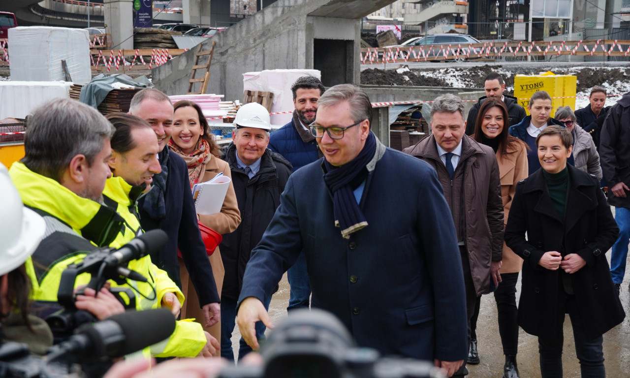 VUČIĆ OBILAZI RADOVE NA OBNOVI KREATIVNO-INOVATIVNOG CENTRA: Ložionica gotova do KRAJA GODINE