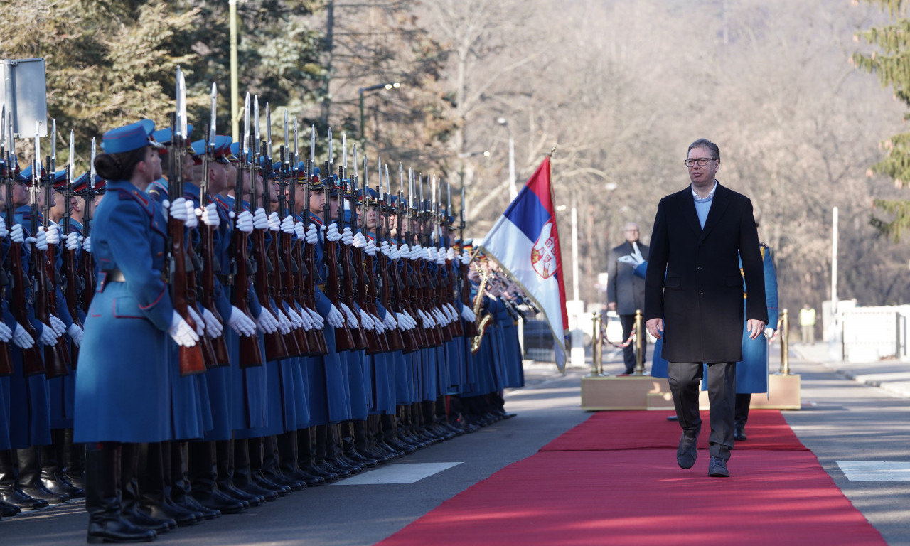 Snažimo vojsku da bi SAČUVALI ZEMLJU, nikoga NE UGROŽAVAMO: Vučić o NAORUŽANJU, spomenuo i OBAVEZNI VOJNI ROK