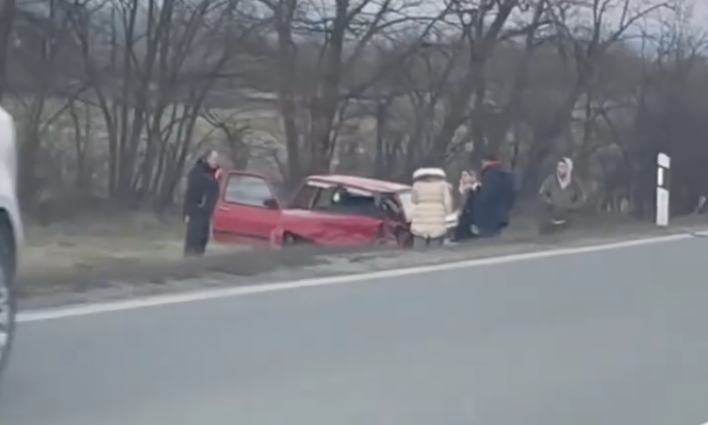 TEŽAK SUDAR KOD ZAJEČARA! Automobilom SLETEO U KANAL, vozila potpuno UNIŠTENA (VIDEO)