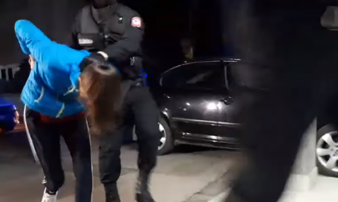 HAPŠENJE NA VRAČARU! Policija muškarca oborila na beton