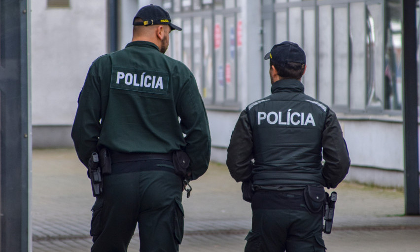 SRBIN NOŽEM IZBO TRUDNU DEVOJKU: Posle zločina skočio POD VOZ!