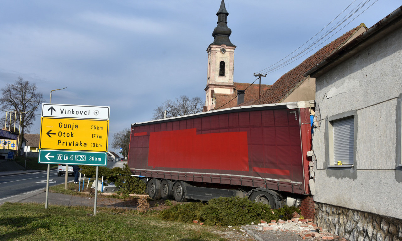 UŽAS kod VINKOVACA! KAMIONOM uleteo u DEČIJU SOBU, zid pao na DETE!