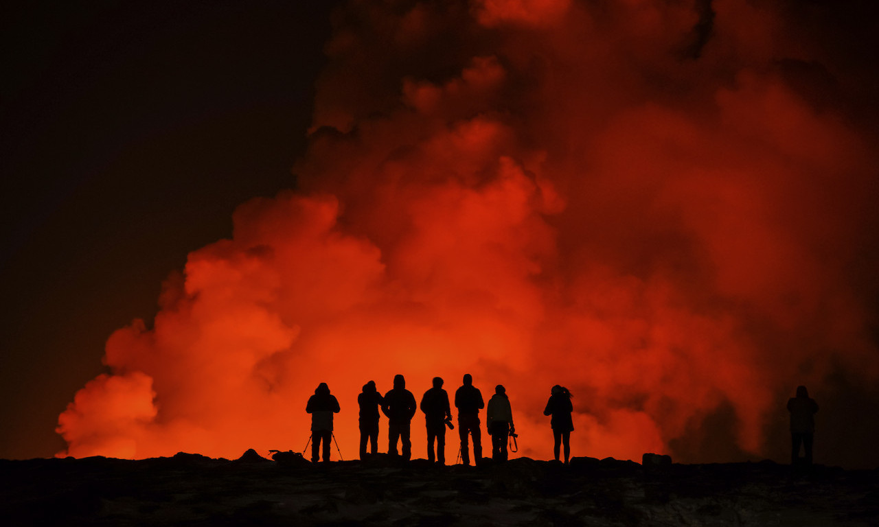 ERUPTIRAO VULKAN na Islandu! Izbacuje LAVU i do 80 METARA VISINE (FOTO)