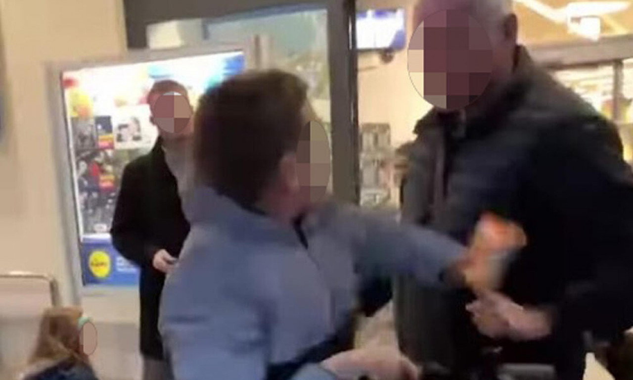 INCIDENT U MARKETU U ŽELEZNIKU! Jedna gospođa  je počela da ga gura, a onda je njen MUŽ POSTAO NASILAN! (VIDEO)