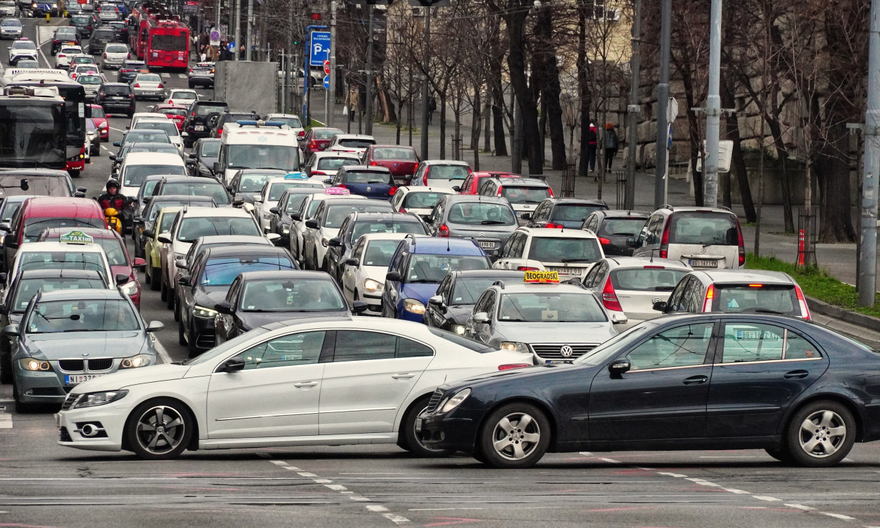 OVAKO SKORO NIJE BILO NA ULICAMA BEOGRADA! Jutarnji špic paralisao prestonicu