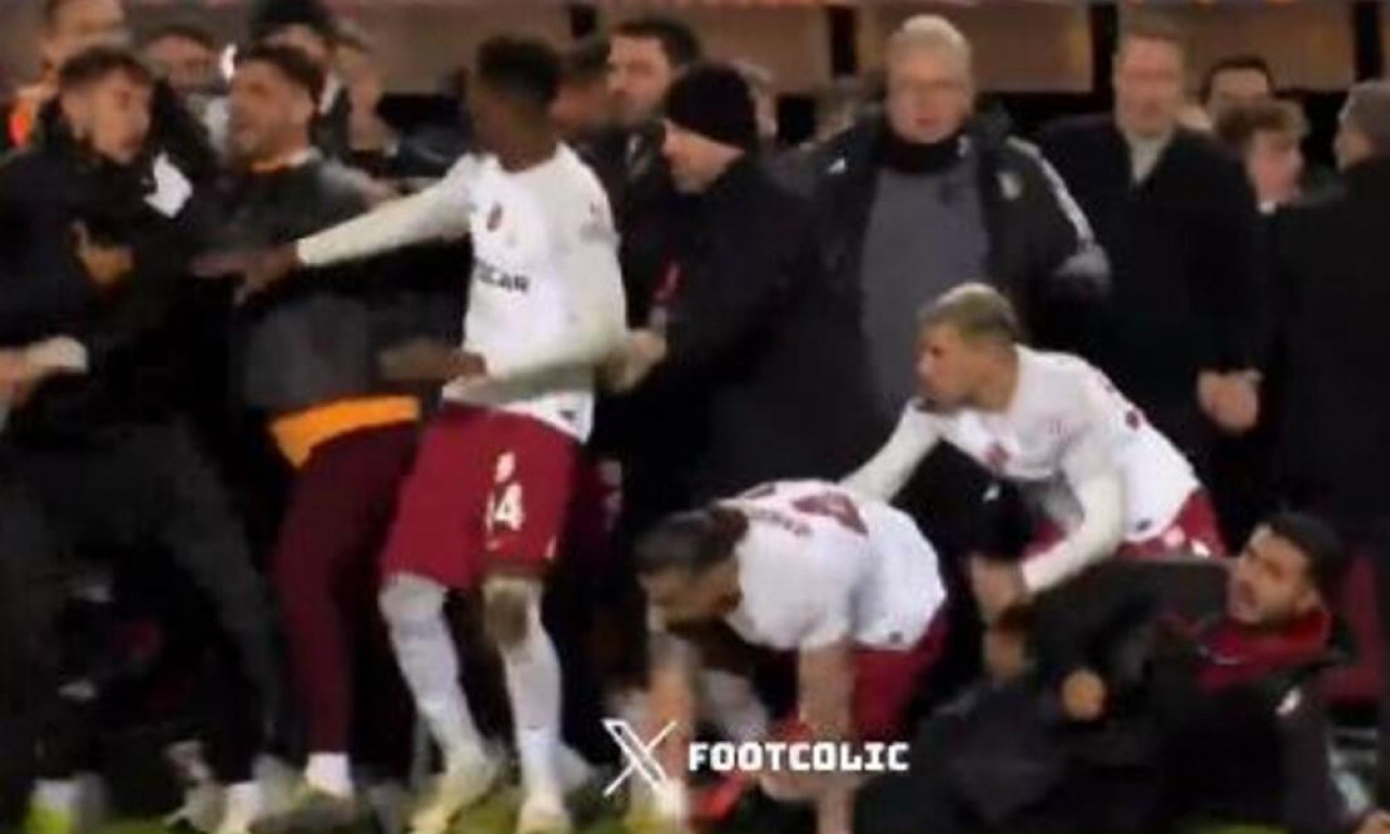 OPŠTI HAOS U ČEŠKOJ! Fudbaleri Sparte i Galatasaraja u ŽESTOKOM KLINČU - TUKAO KO JE KOGA STIGAO! (VIDEO)