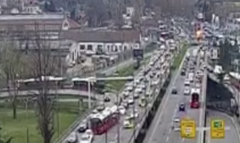 OGROMNE GUŽVE na Autokomandi zbog SAOBRAĆAJNE NEZGODE