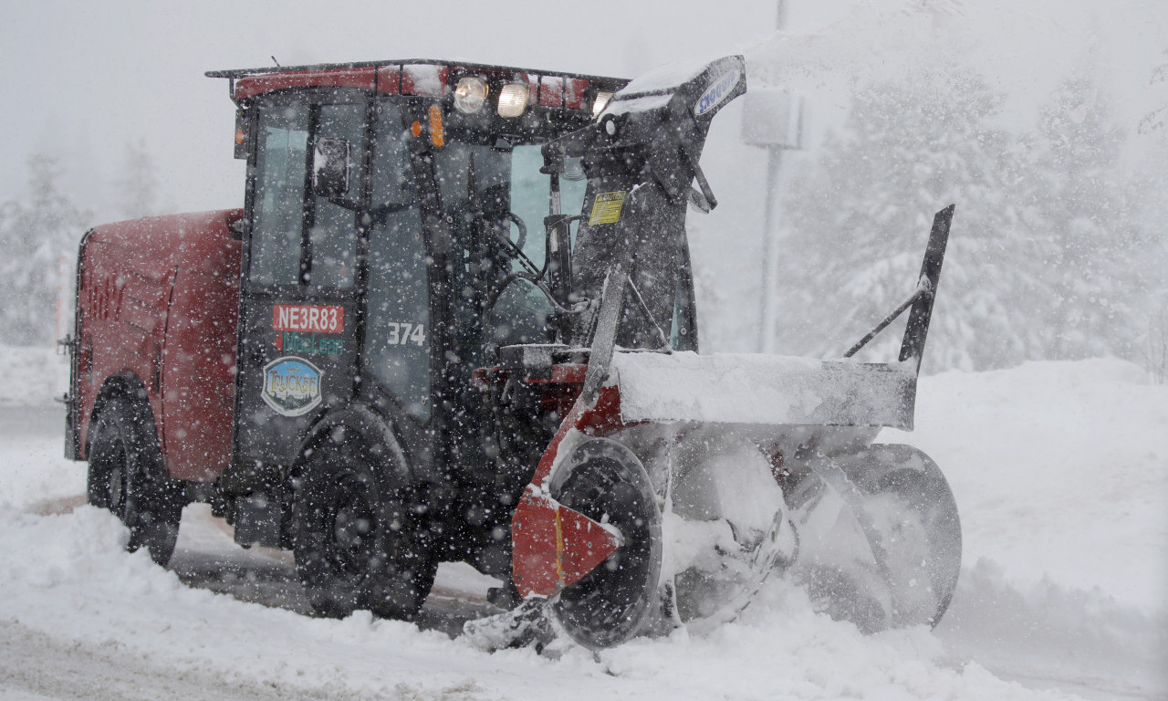 Pogledajte NEVEROVATNE PRIZORE iz Dalmacije! Zbog SNAŽNOG NEVREMENA zabeleo se Split, PIJAVICA na Šolti (VIDEO)