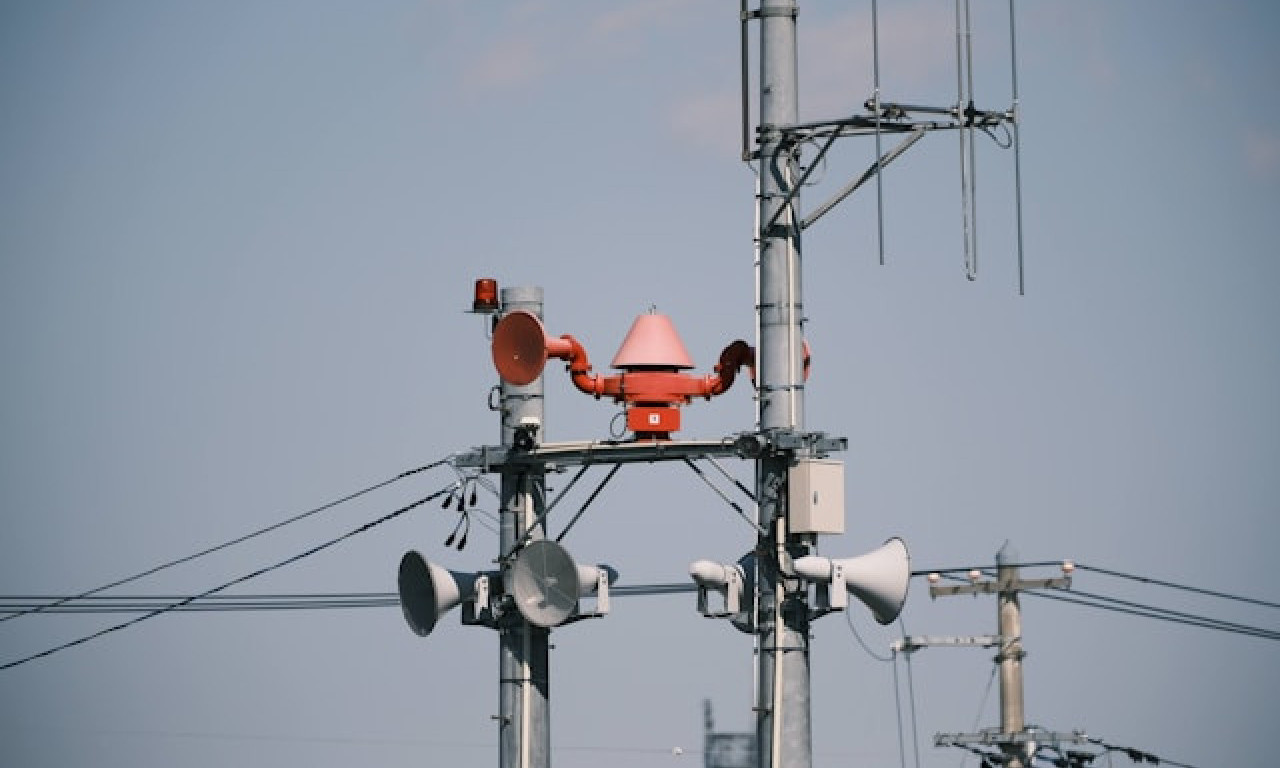 Ova zemlja UKIDA SIRENE ZA VAZDUŠNU OPASNOST! I upozorenja od napada se MODERNIZUJU - stizaće NOTIFIKACIJE na telefonu!