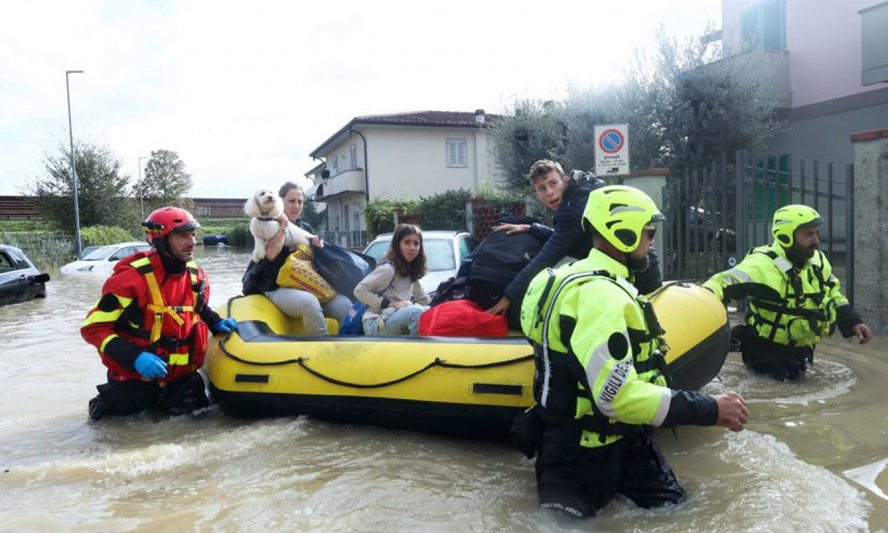 Kataklizma u ITALIJI! Jaki VETROVI i PLJUSKOVI ruše sve pred sobom, IZOLOVANO više od 6.000 ljudi!