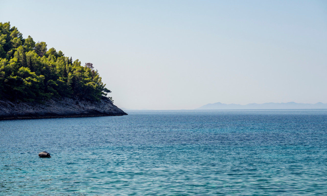 PAKAO TURISTA U HRVATSKOJ: Probudili se izujedani, FLEKE SE ŠIRE, morali da prekinu odmor!