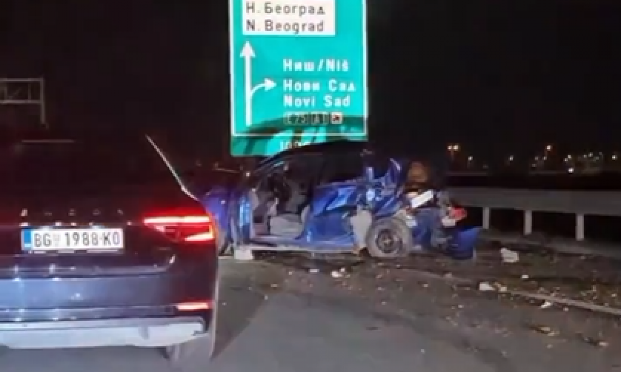 Automobili POTPUNO SMRSKANI! Stravičan udes na Milošu Velikom!