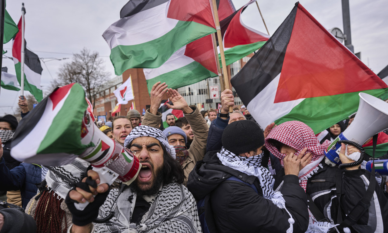 U Amsterdamu u toku propalestinski protesti zbog posete predsednika Izraela Hercoga: Traže mir na BLISKOM ISTOKU (FOTO)