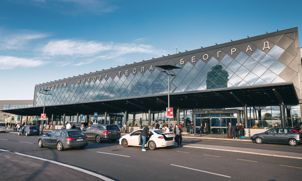 EPILOG DRAME NA AERODROMU "NIKOLA TESLA": Otkriven UZROK SMRTI PUTNIKA zbog kojeg je avion PRINUDNO sleteo u Beograd