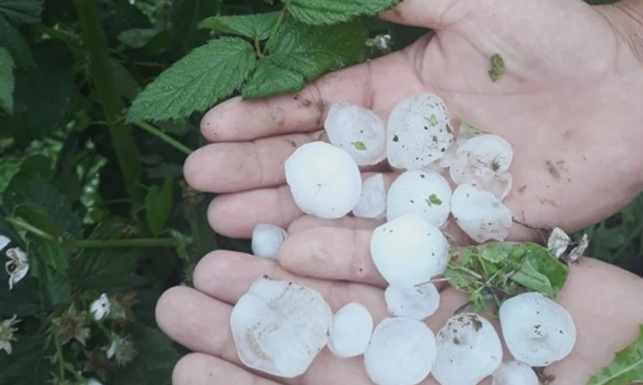 Olujno NEVREME se sručilo na UŽICE! Padao grad VELIČINE graška!