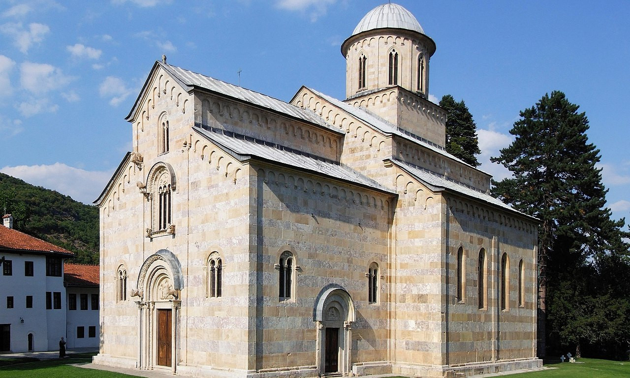 UNESCO doneo odluku: Manastiri i crkve na KiM ostaju na Listi SVETSKE BAŠTINE u opasnosti