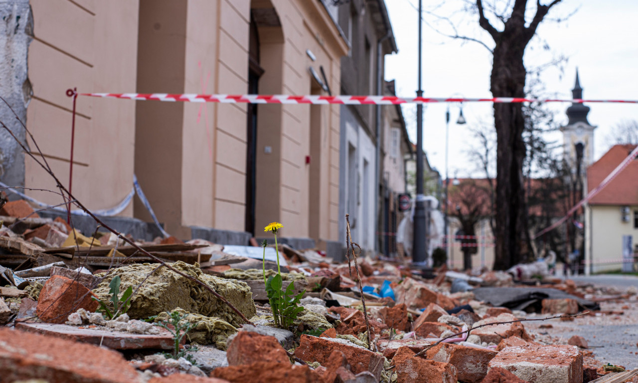 DRAMA NA ZAGREBAČKOM TRGU! Pao deo fasade sa zgrade