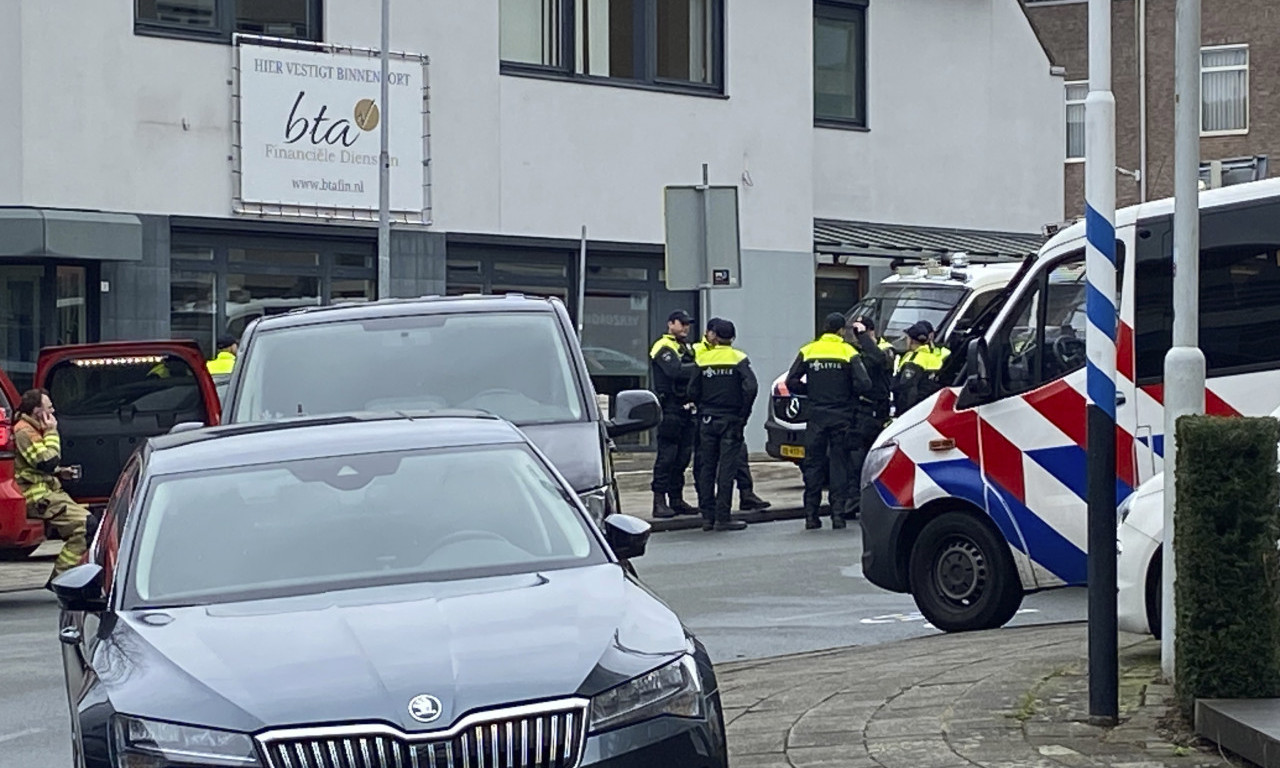 TALAČKA KRIZA u Holandiji! Muškarac drži ljude ZATOČENE u kafiću - kod sebe IMA BOMBU?