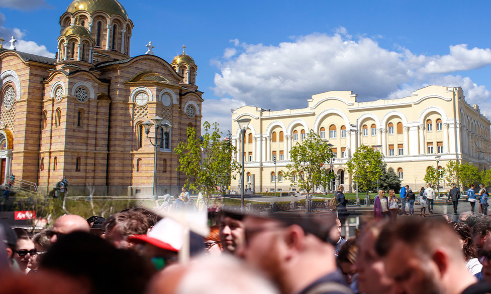 REPUBLIKA SRPSKA NA NOGAMA! Stižu građani iz svih gradova, miting kao podrška očuvanju institucija u Republici Srpskoj!