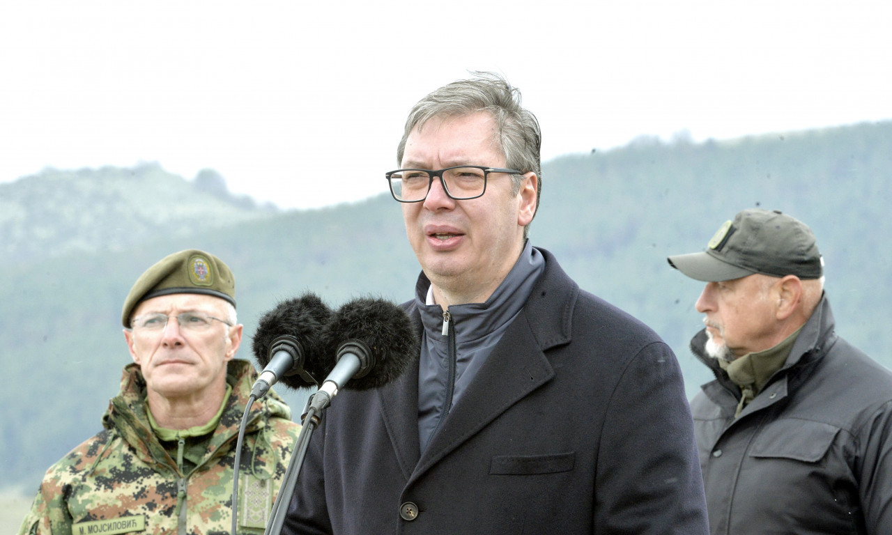 PREDSEDNIK VUČIĆ: Veoma sam zadovoljan vežbom, PRIKAZANA NOVA OPREMA