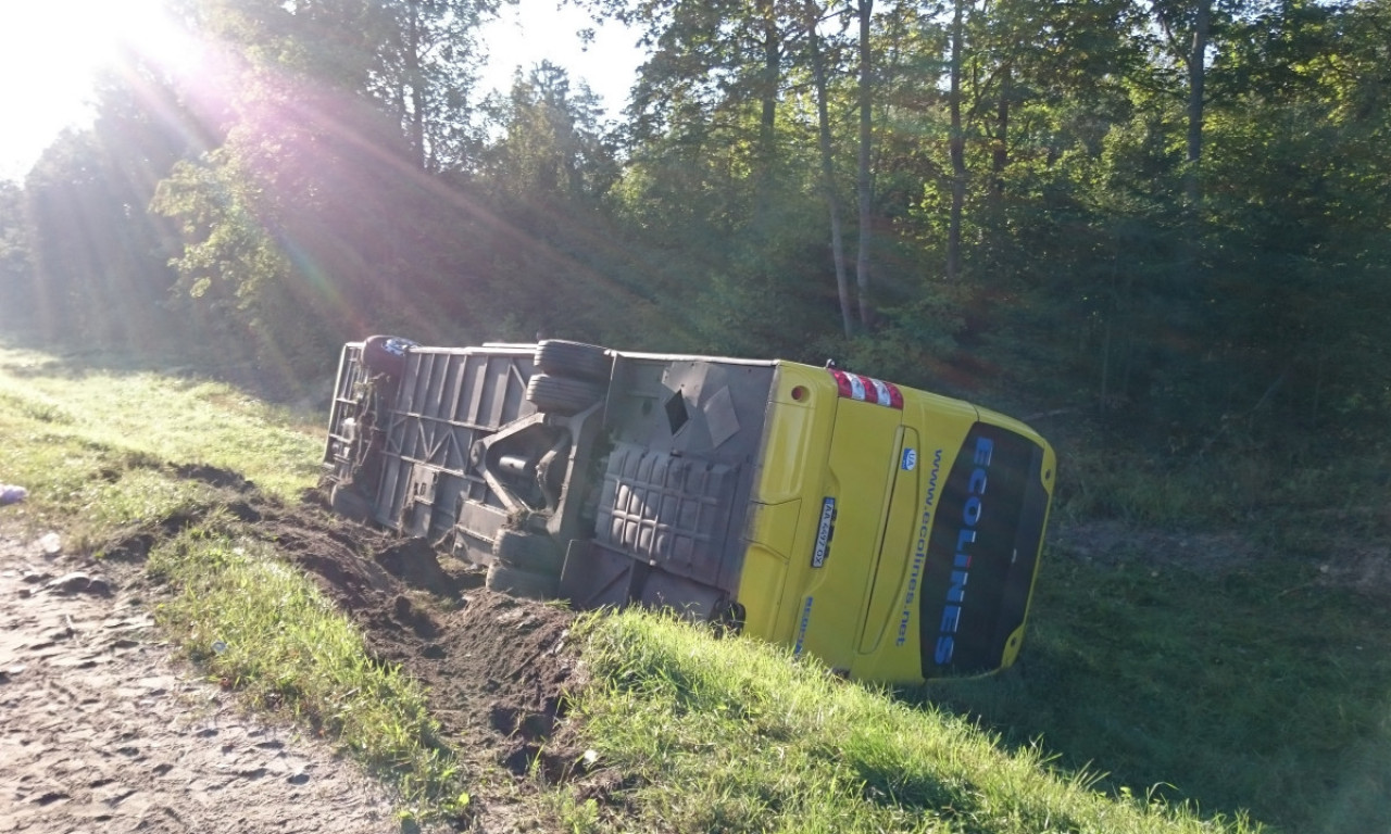 Prevrnuo se AUTOBUS na severoistoku ŠPANIJE! Povređeno više desetina ljudi