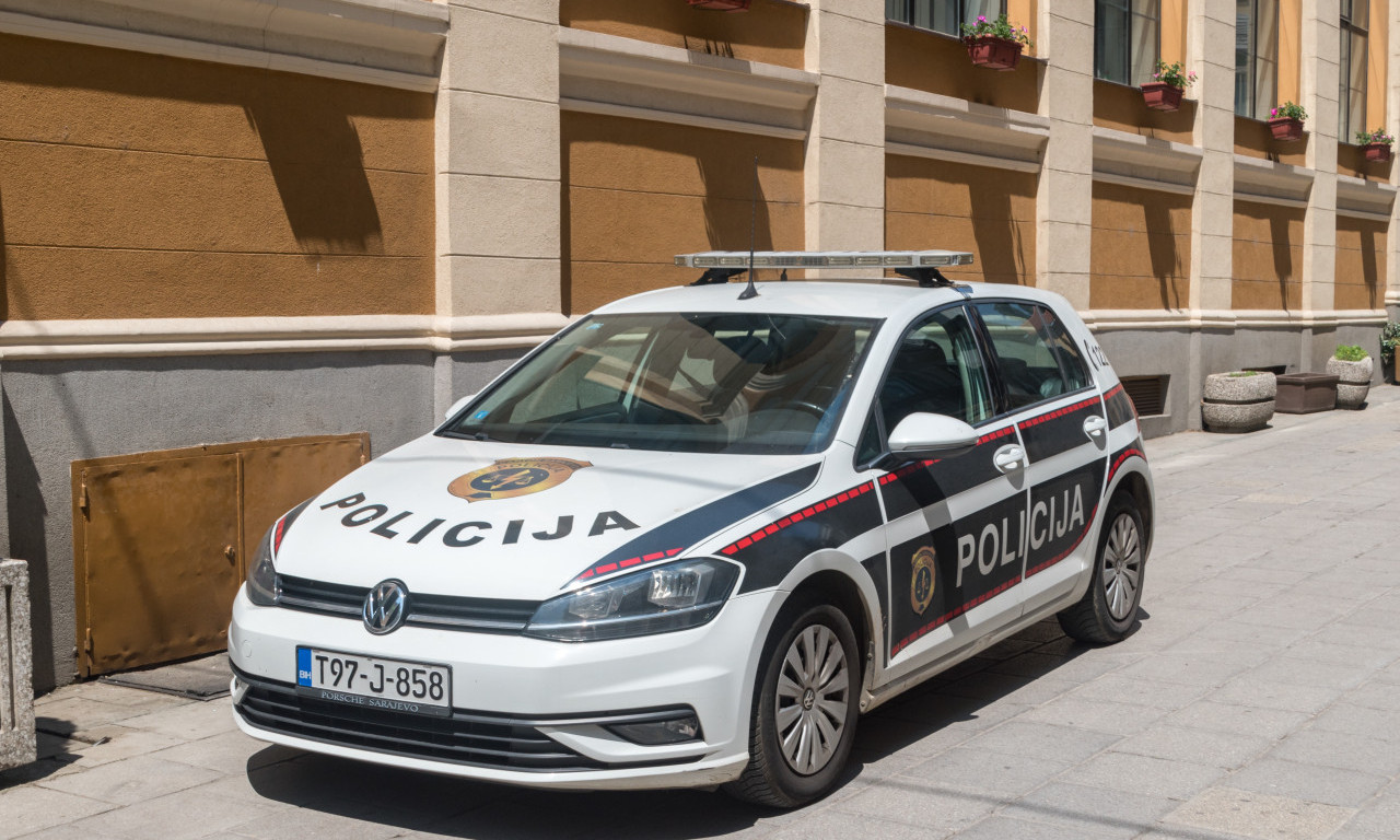 NEZAPAMĆENA TRAGEDIJ U TUZLI! Majka ubila ćerku ČEKIĆEM, a evo šta je pronađeno u njihovoj kući