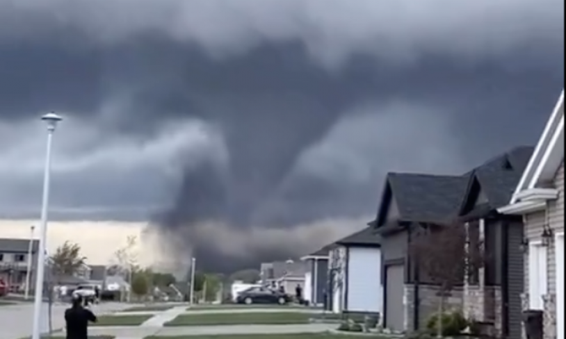 Pogledajte dramatične SNIMKE iz Kine! TORNADO prelazi preko solitera i ruši sve pred sobom: POGINULO 5 osoba