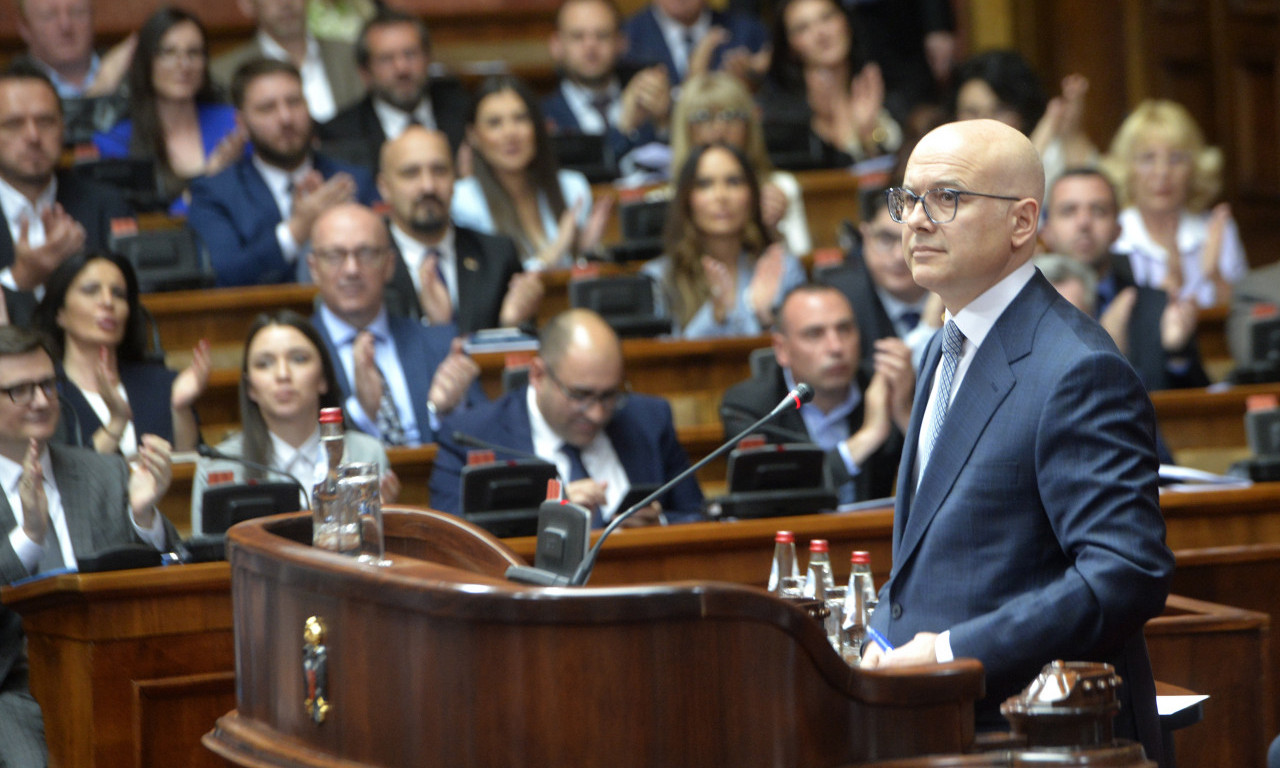 U SKUPŠTINI BURNO! VUČEVIĆ OŠTAR: Opozicija ne izlazi na IZBORE tamo gde misli da će loše proći