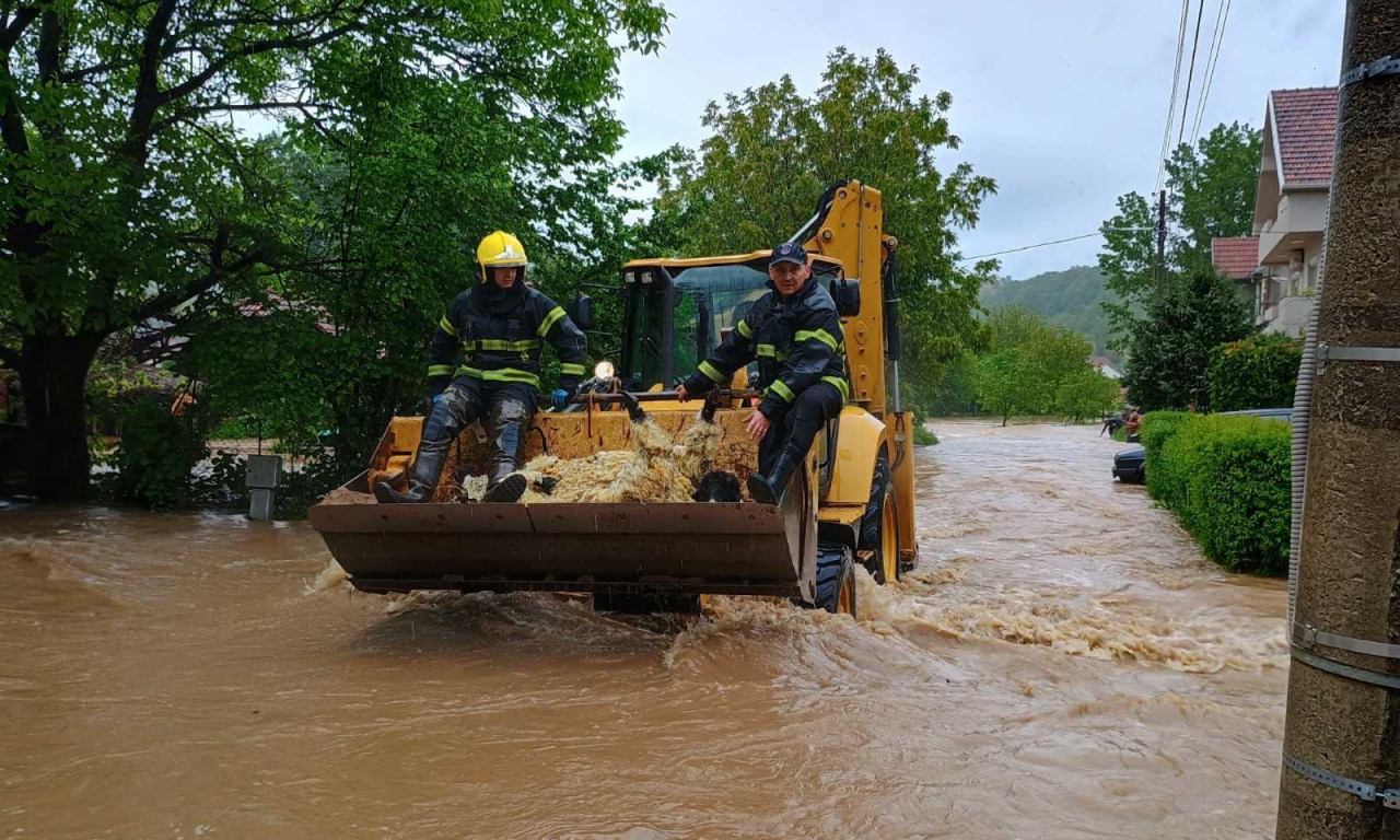 KIŠA napravila POTOP U SVRLJIGU: Izlila se reka, počela EVAKUACIJA, potopljeno 40 kuća!