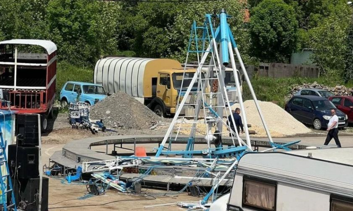 Pogledajte DRAMATIČNE PRIZORE iz Kuršumlije: 13 povređenih nakon što se OTKAČIO RINGIŠPIL, ovo su NOVI DETALJI (FOTO)