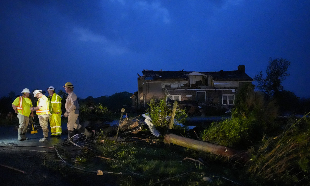 STRAVIČAN TORNADO PRETI AMERICI! Superćelijske OLUJE okovale gradove - preusmereno STOTINE AVIONA (FOTO)