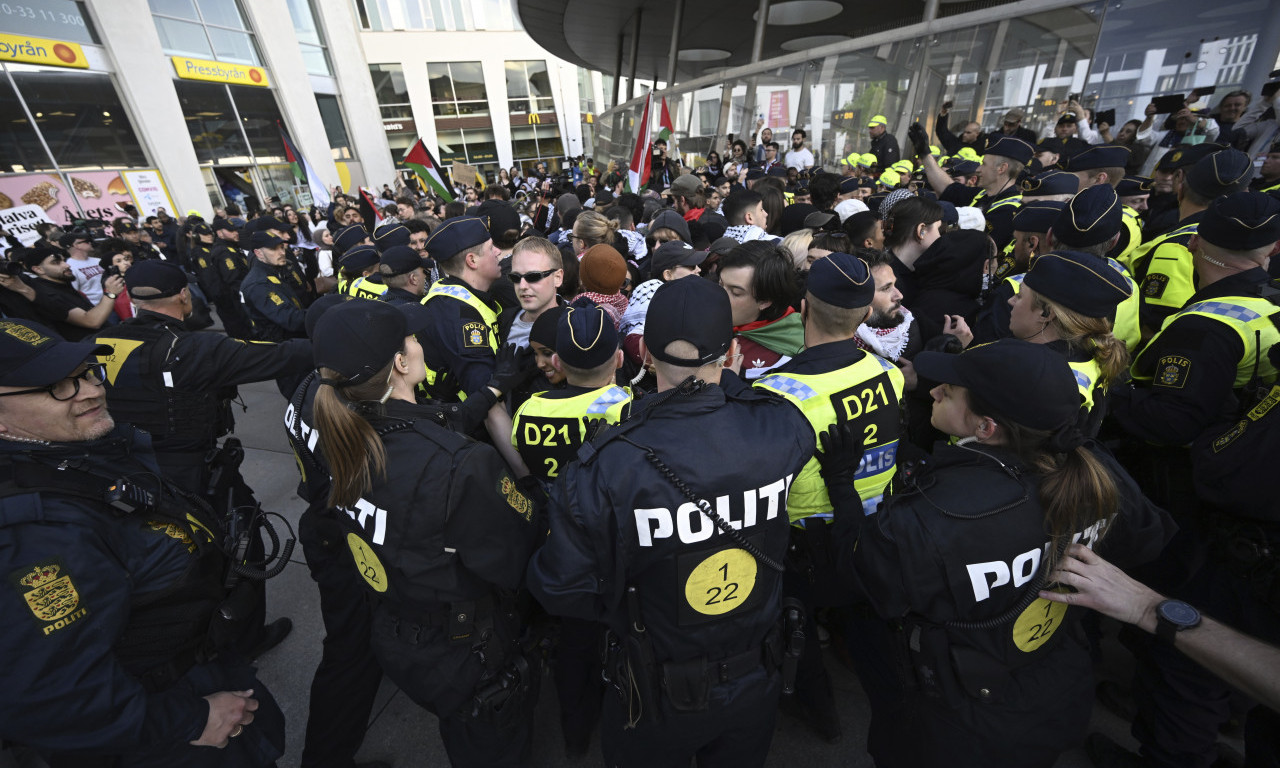 SUKOB ISPRED ARENE! Demonstranti u okršaju sa policijom!