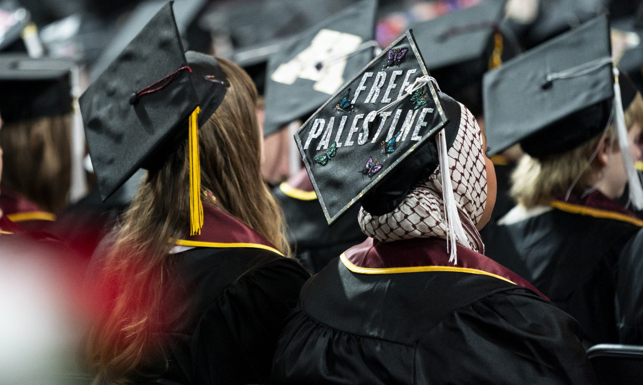 EVROPA I AMERIKA POD OPSADOM! Propalestinski demonstranti zauzeli UNIVERZITETSKE zgrade, HAOS na ulicama (FOTO)