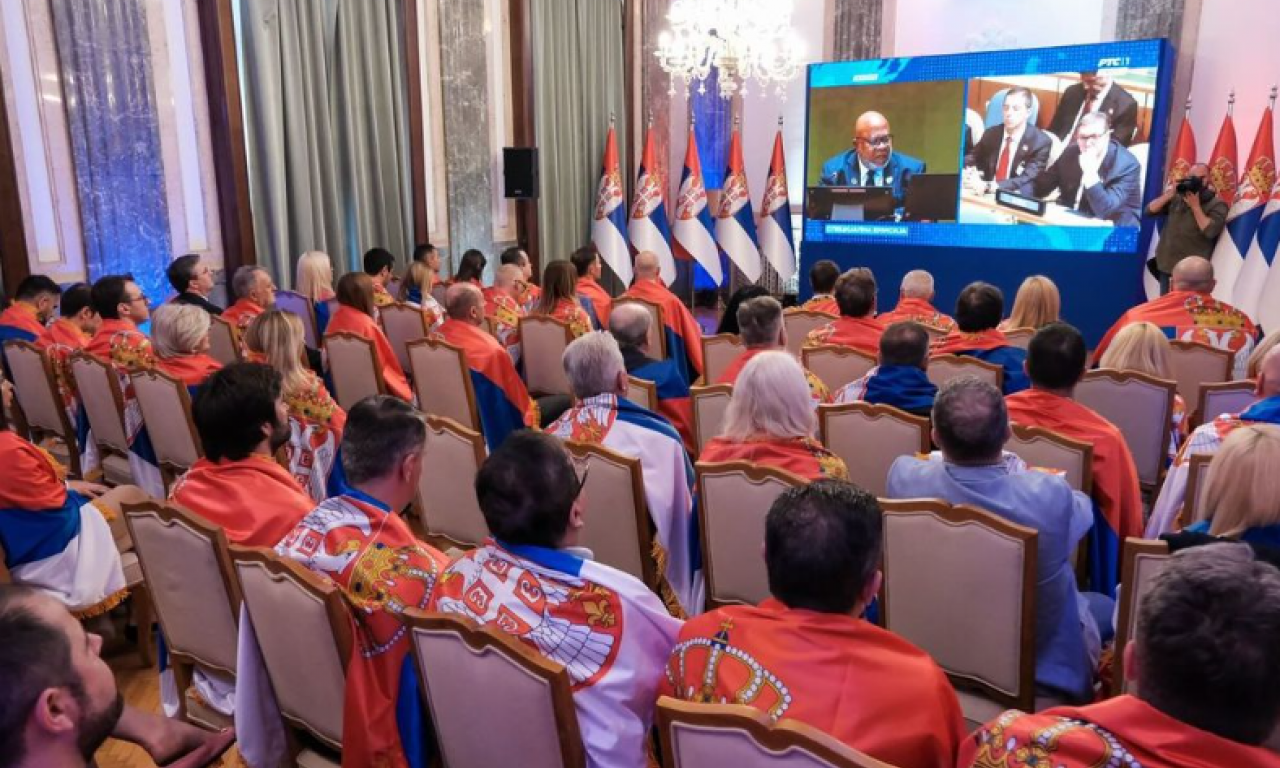 SRBIJA DIGLA SNAŽAN GLAS PROTIV!! Svetski mediji o usvajanju rezolucije