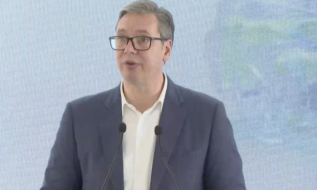 Vučić: Mi ćemo pametnom i mudrom politikom grabiti ka ostvarenju naših nacionalnih ciljeva (VIDEO)