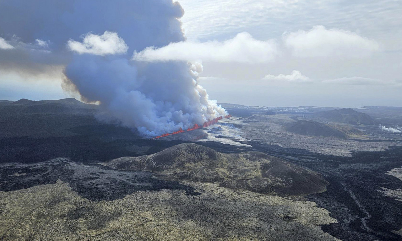 ERUPTIRAO VULKAN IBU!  Velika opasnost od VULKANSKOG PEPELA i PEŠČANE KIŠE!