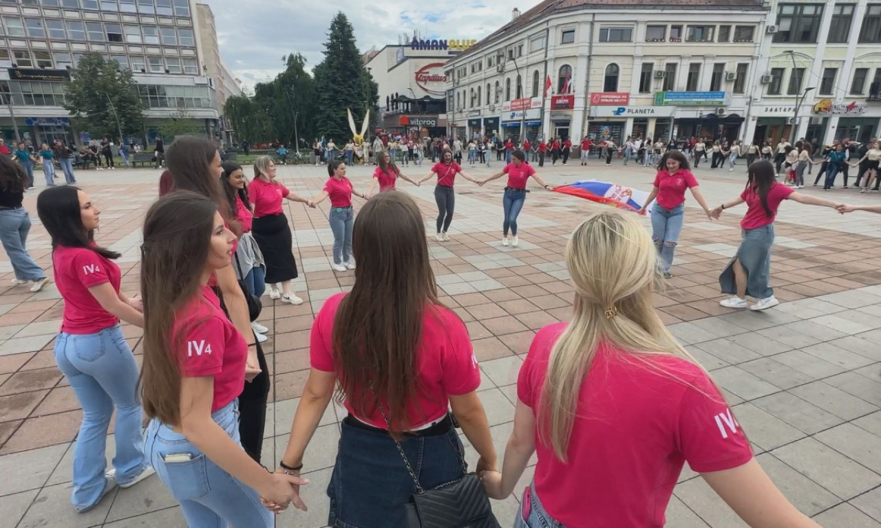 Pogledajte prelepe slike iz centra Čačka! Maturanti "OPLELI" UŽIČKO KOLO, slavlje i dalje ne prestaje (FOTO)