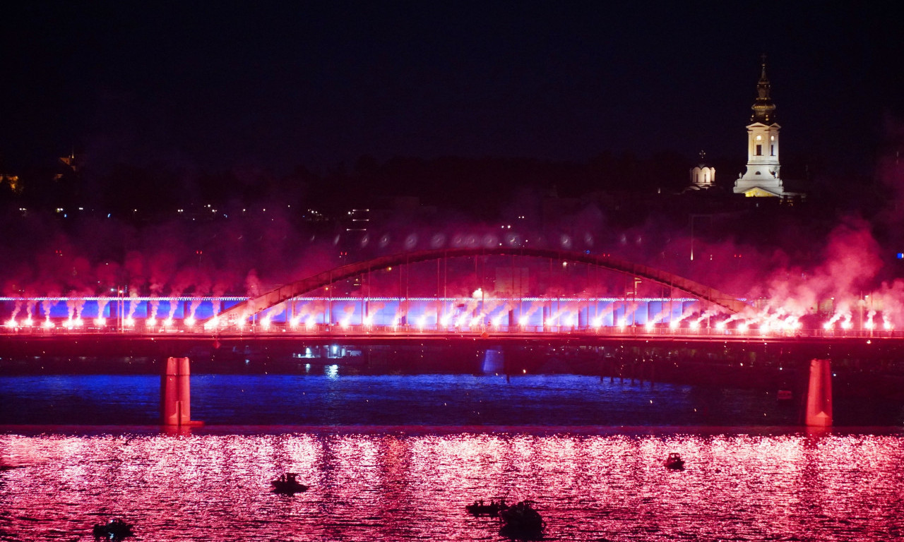 Velika bakljada sa Savskog mosta u Beogradu povodom završetka Svesrpskog sabora