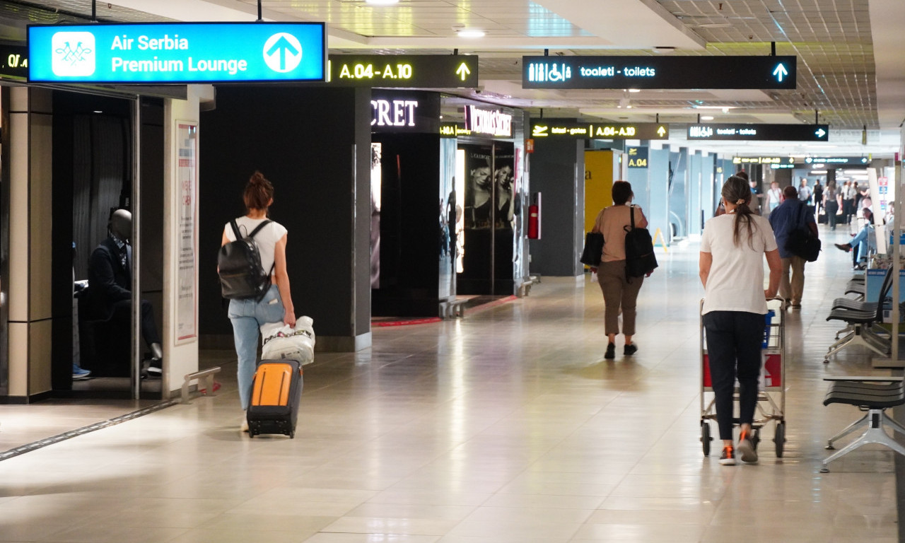 DRAMA NA BEOGRADSKOM AERODROMU: Let kasni DVA SATA, putnici IZNERVIRANI, evo šta je RAZLOG!