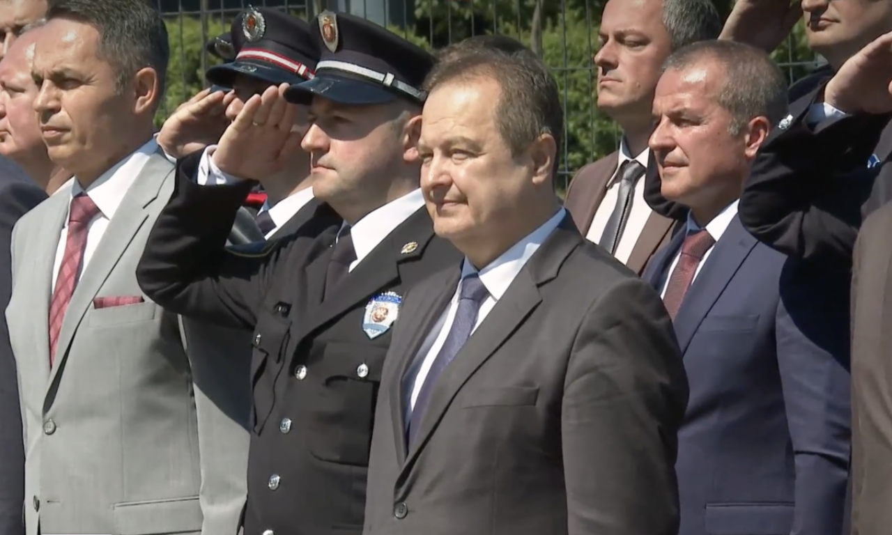Dačić uputio OHRABRUJUĆE REČI budućim vatrogascima: "Vi ste heroji koje krasi HRABROST da štitite građane" (VIDEO)