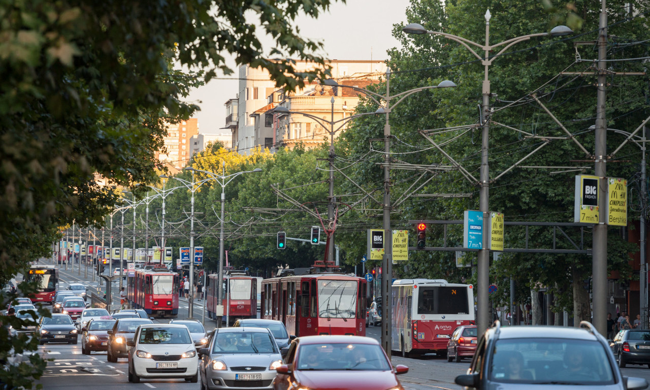 DRAMA NA BULEVARU Građani videli samo dete da plače! Interventna odmah reagovala