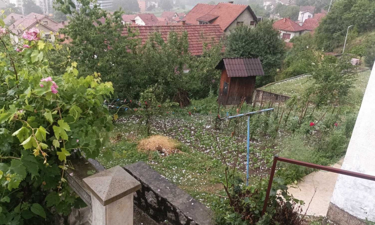 GRAD pogodio Prijepolje i Priboj: Oštetio CREPOVE, useve, automobile! NEVREME je bilo toliko jako da je POKRENULO ODRONE