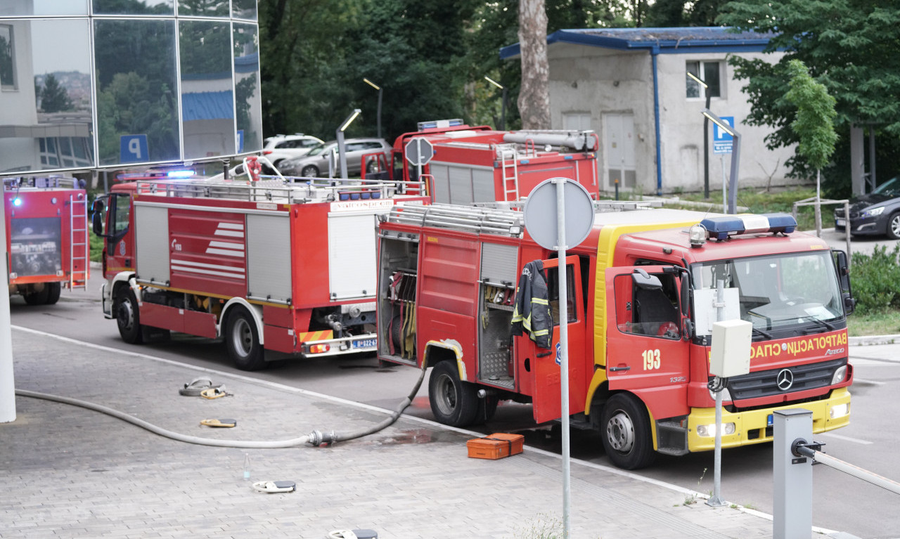 VELIKI POŽAR U NIŠU! Pogledajte kako se gust DIM nadvija nad NASELJEM (FOTO)